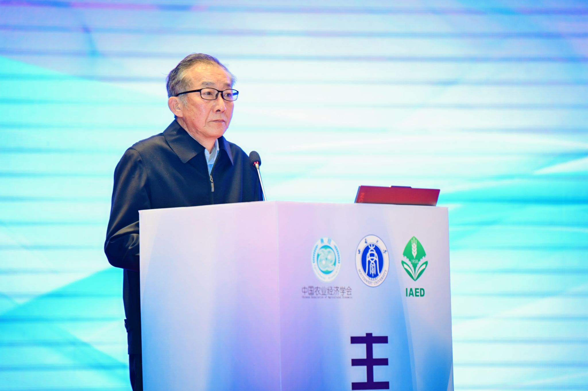 文件名称:1.陈晓华主持.JPG原图大小:2.77MB