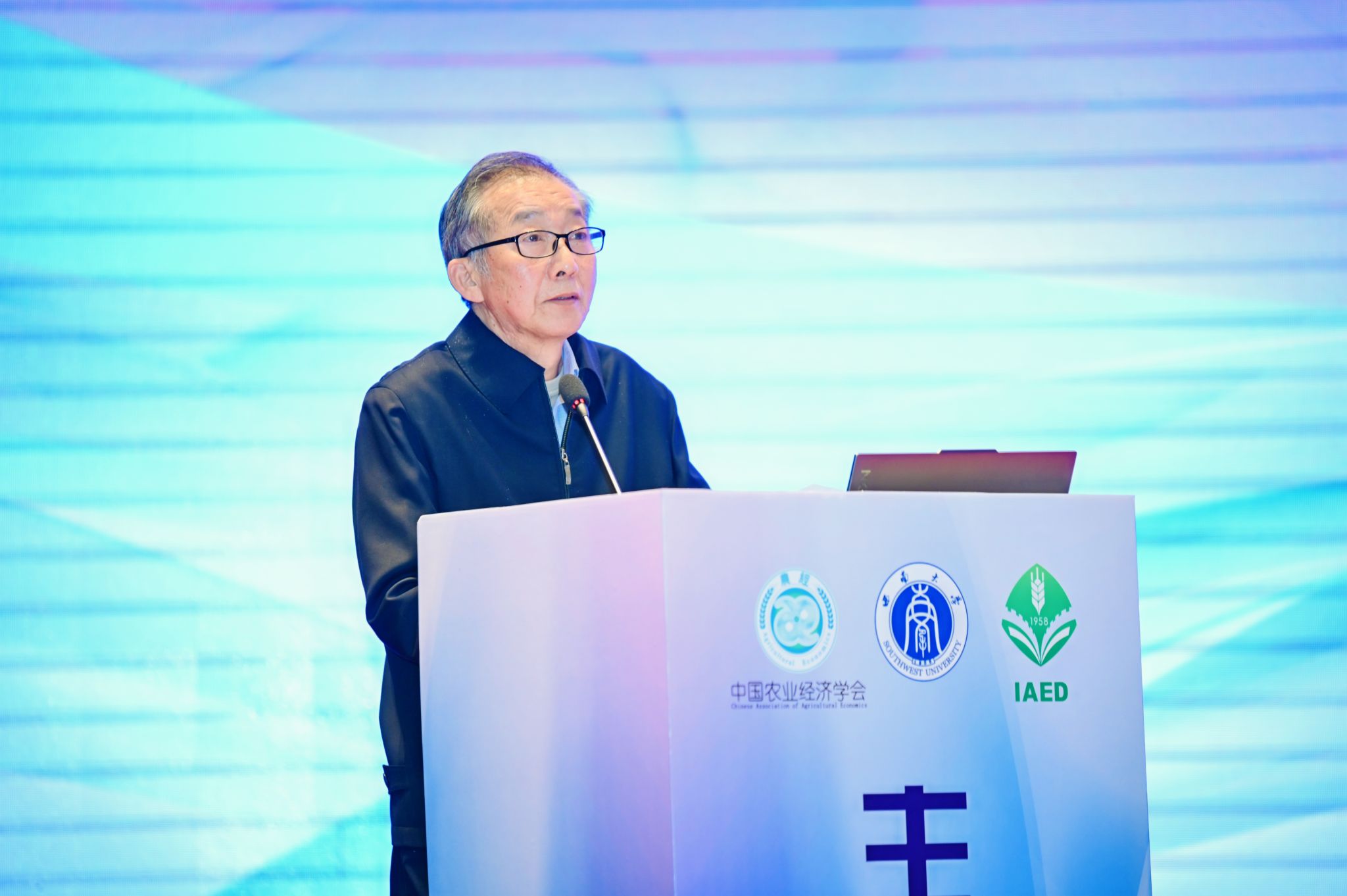 文件名称:7.陈晓华总结照片.JPG原图大小:3.02MB