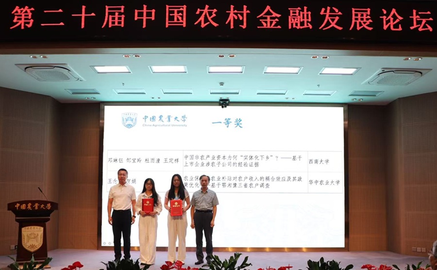 文件名称:3邓琳钰获的一等奖照片.jpg原图大小:0.12MB